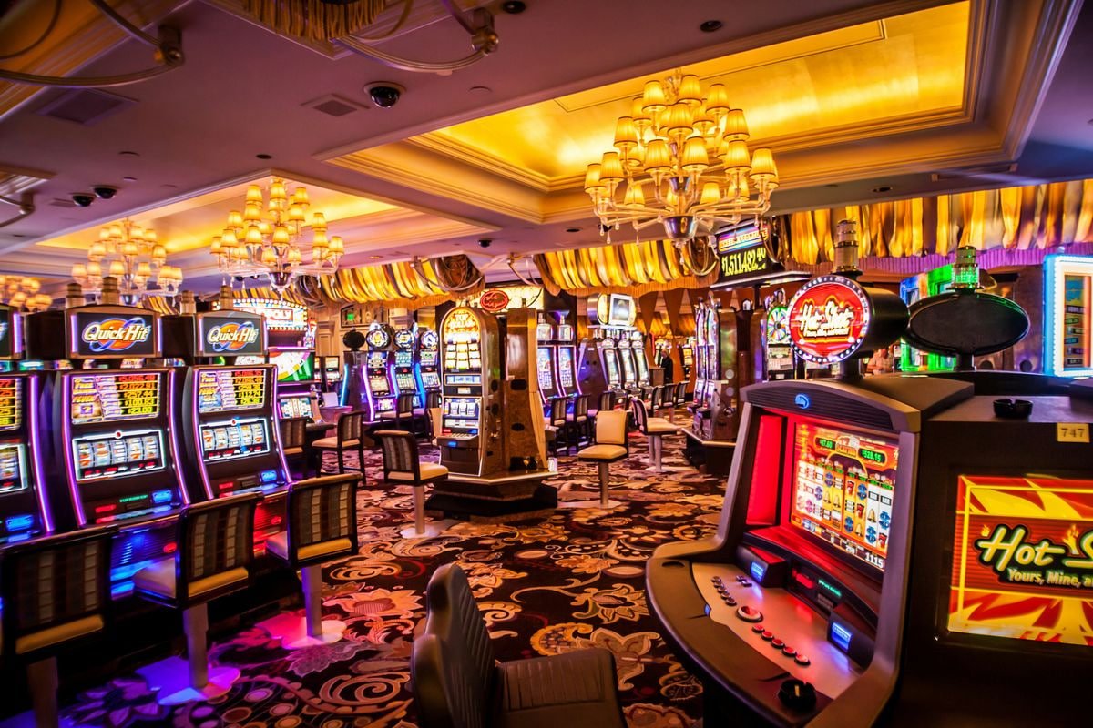 Live roulette wheel and betting table displayed on muara 7777 mobile screen